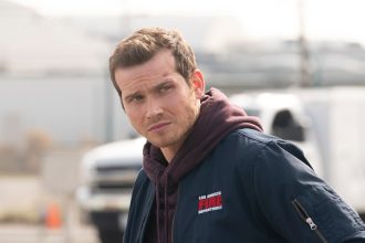 '9-1-1' Star Oliver Stark Defends His Character's Same-Sex Kiss