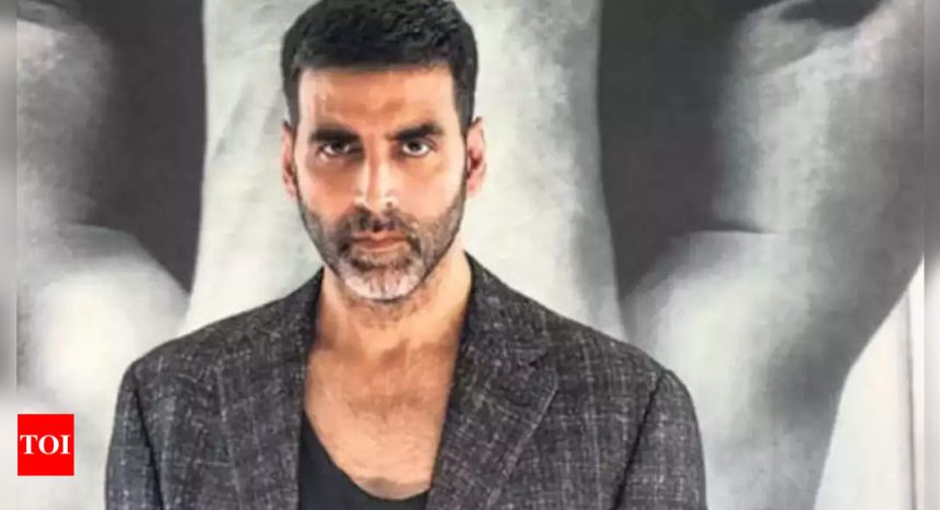 Akshay Kumar recalls a chilling encounter when fan slit his palm with a blade |