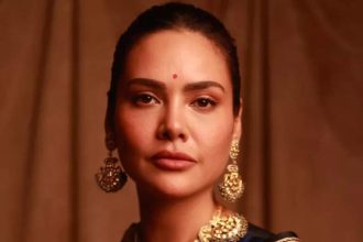 Esha Gupta stuns in her grandma's blue saree