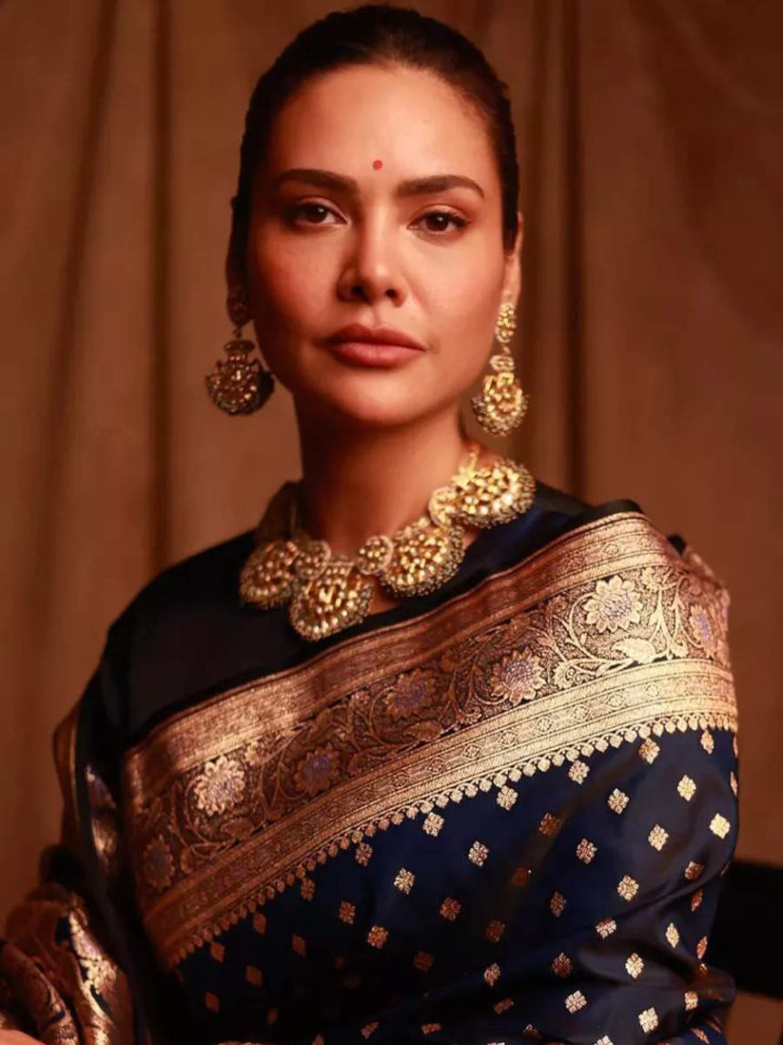 Esha Gupta stuns in her grandma's blue saree