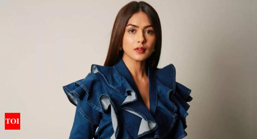 Mrunal Thakur says she missed out on many movies due to kissing scenes as her parents disapproved of it | Hindi Movie News