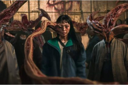 'Parasyte: The Grey' secures the TOP spot in global charts for a second week with 9.8 million views!