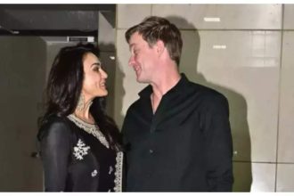 Preity Zinta channels her inner 'Zaara' as she asks husband Gene Goodenough to give paps a smile at Sohail Khan's Eid party: video inside | Hindi Movie News