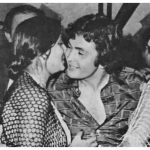 Rekha adorably looks at Rishi Kapoor as Neetu Kapoor gives him a peck on cheek in old UNSEEN photo |