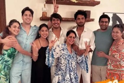 Sidharth Malhotra and Kiara Advani pose happily with friends as they enjoy their vacation in Goa | Hindi Movie News