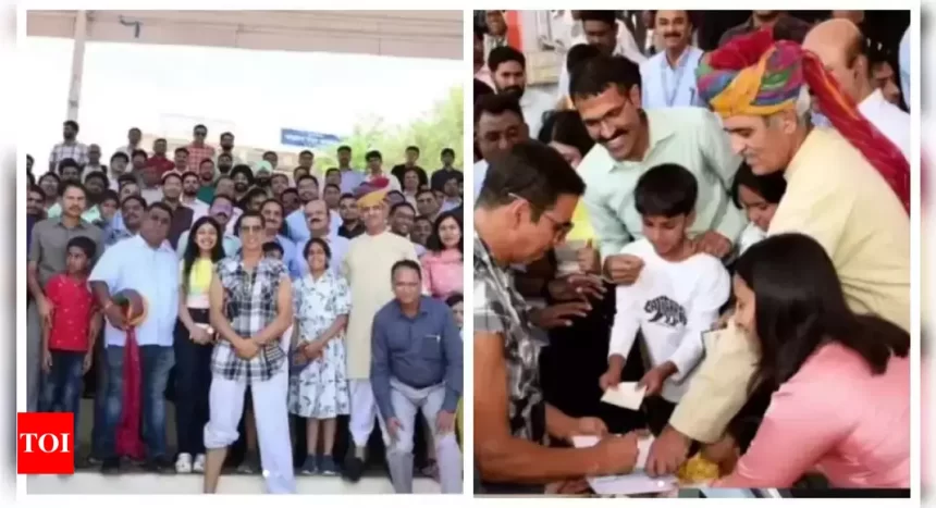 Akshay Kumar poses for photos with fans, shares autographs on the sets of 'Jolly LLB 3' in Rajasthan - See inside |