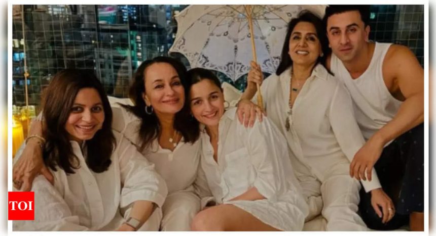 Alia Bhatt hosts Mother's Day celebration for Soni Razdan and Neetu Kapoor; shares heartwarming pic with Ranbir Kapoor and Shaheen Bhatt |