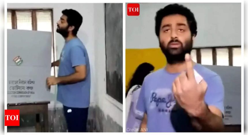 Arijit Singh casts his vote in West Bengal's Murshidabad |