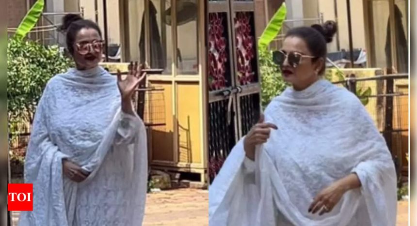 Rekha wears 'sindoor', looks ethereal in a white kurta look as she steps out to vote for Lok Sabha Elections 2024 - WATCH video | Hindi Movie News