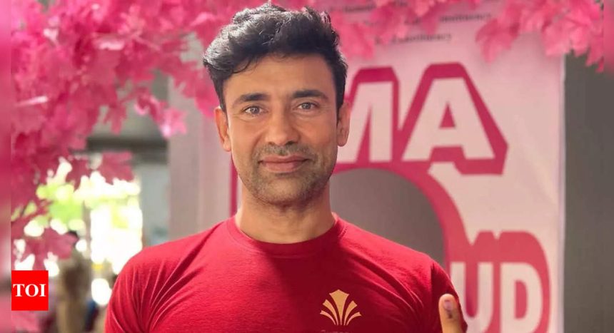 Sangram Singh says, 'our country will change,' after casting his vote along with his wife Payal Rohatgi | Hindi Movie News