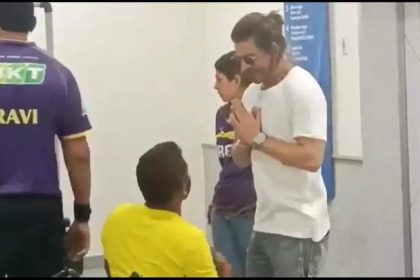 Shah Rukh Khan warmly greeted his physically disabled fan after KKR's match despite being unwell - Watch | Hindi Movie News