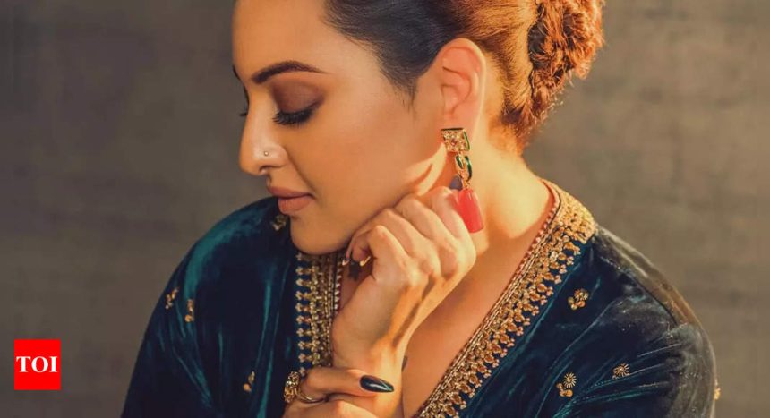 Sonakshi Sinha on being a very private person: I find it awkward to actually romance someone who I'm not involved with | Hindi Movie News