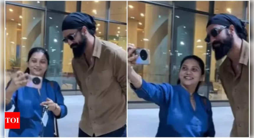 Vicky Kaushal's sweet selfie moment with a fan at the airport melts hearts | Hindi Movie News