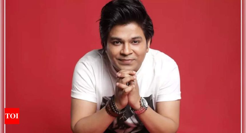 Ankit Tiwari stop his live performance in Mumbai as cameraman faints on stage | Hindi Movie News