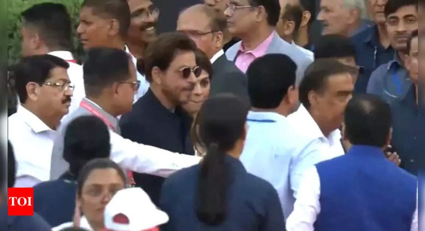 Shah Rukh Khan, Mukesh Ambani, Gautam Adani, Akshay Kumar and others attend Narendra Modi's swearing-in ceremony | Hindi Movie News