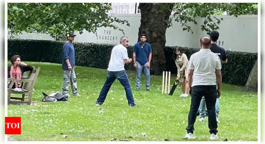 Shah Rukh Khan and Suhana Khan playing cricket with family in London |