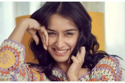 Shraddha Kapoor breaks walnuts with phone; fans say 'Woh Stree hai, kuch bhi kar sakti hai' |