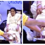 Sonu Nigam washes Asha Bhosle's feet with rose petals at the launch of her biography - WATCH viral video |