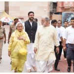 Abhishek Bachchan seeks blessings at Kashi Vishwanath temple in Varanasi without Aishwarya Rai and Aaradhya; Shweta and Jaya Bachchan join - See photos |