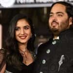 Anant Ambani and Radhika Merchant receive grand welcome in Jamnagar post their wedding | Hindi Movie News