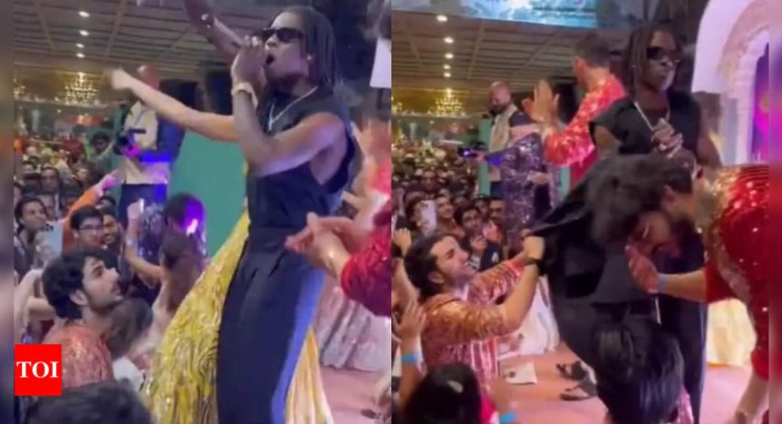 Ibrahim Ali Khan's video of asking for 'Cam Down' singer Rema's jacket during his performance at Anant Ambani, Radhika Merchant's wedding goes viral - WATCH | Hindi Movie News