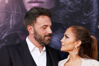 Jennifer Lopez and Ben Affleck aren’t ‘throwing in the towel’ even though ‘divorce papers are done’ | Hollywood