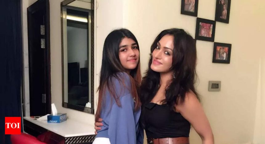 Khushalii Kumar mourns the demise of her 'little sister' Tishaa Kumar: 'It was not your time to go' | Hindi Movie News