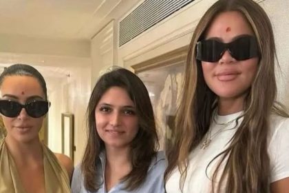 Kim Kardashian, Khloe Kardashian receive a desi welcome at Mumbai hotel with tikas, shawls and flowers | Hollywood