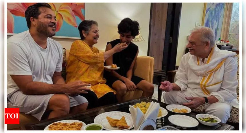 Meghna Gulzar shares endearing photo of parents Rakhee and Gulzar relishing 'samose and chai' on a rainy evening - See post |