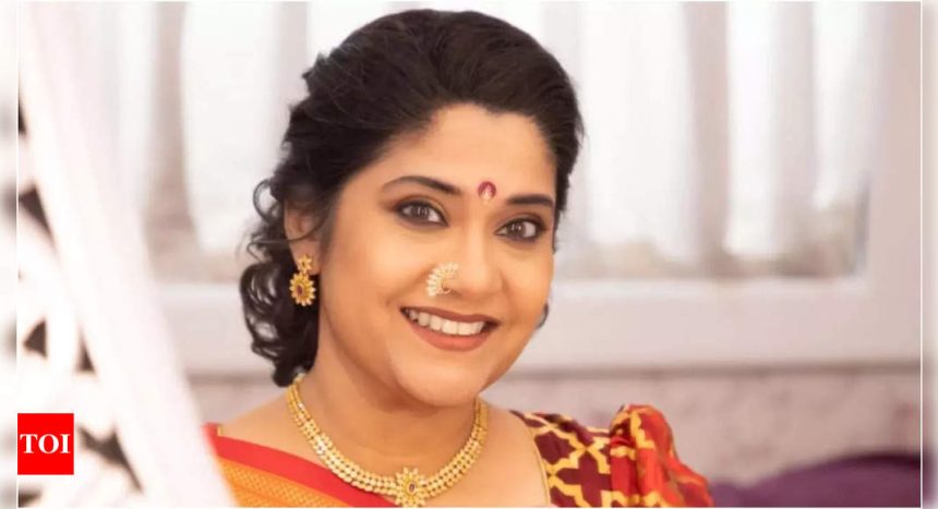 Renuka Shahane talks about getting periods at 10 and its impact on her life: 'I was feeling very lonely' | Hindi Movie News