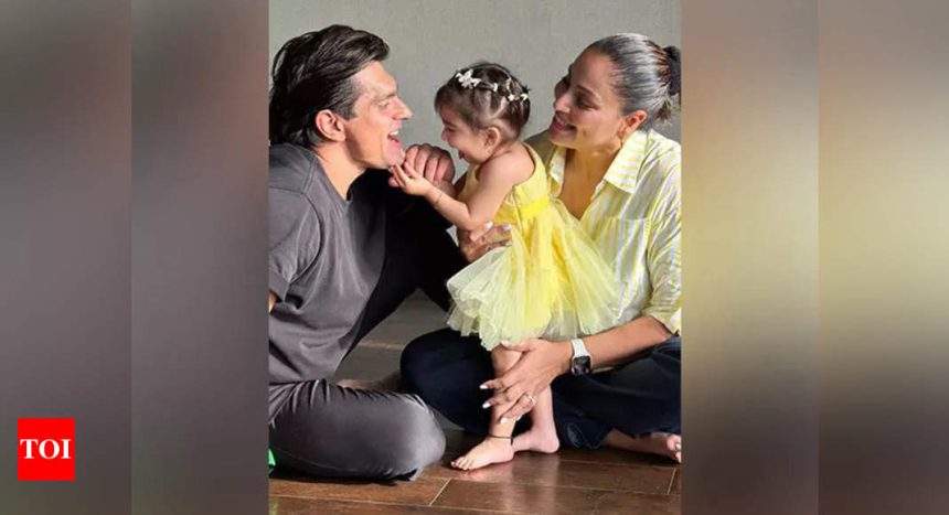 "Devi and her mother Bipasha are fighters": Karan Singh Grover | Hindi Movie News