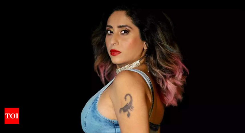 Neha Bhasin reveals her struggle with health issues after PMDD, OCPD and Fibromyalgia diagnosis: 'My nervous system feels broken' | Hindi Movie News