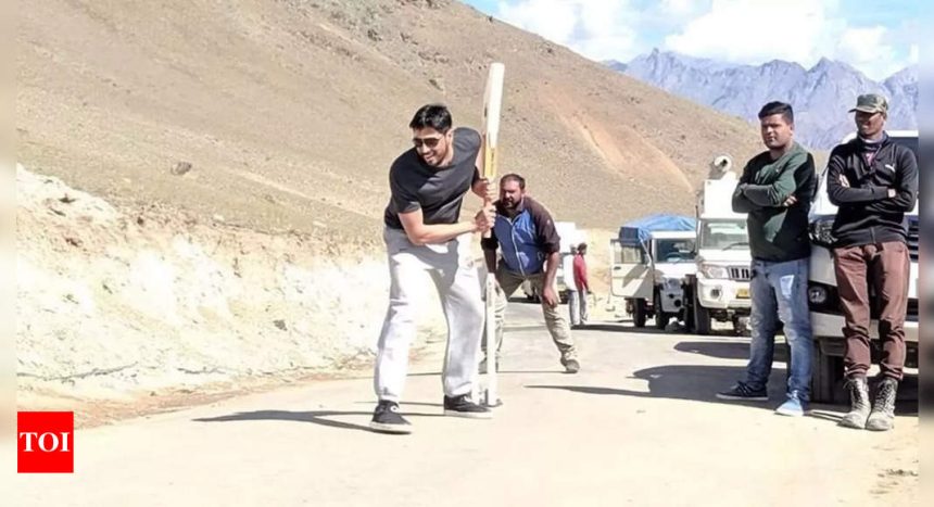 Sidharth Malhotra enjoys a game of cricket with Fawad Khan in a BTS video and fans cannot stop raving about their camaraderie - Video | Hindi Movie News