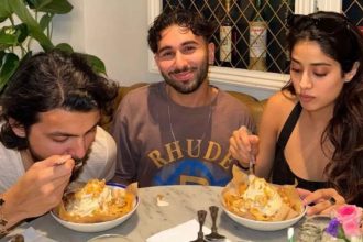 Sweethearts Janhvi Kapoor and Shikhar Pahariya join Orry for dinner in new viral pics | Hindi Movie News