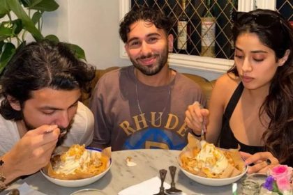 Sweethearts Janhvi Kapoor and Shikhar Pahariya join Orry for dinner in new viral pics | Hindi Movie News