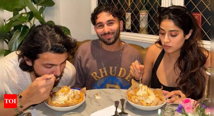 Sweethearts Janhvi Kapoor and Shikhar Pahariya join Orry for dinner in new viral pics | Hindi Movie News