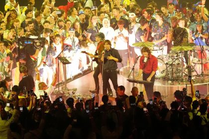 Thomas Mars on Phoenix Closing Ceremony Olympics Performance