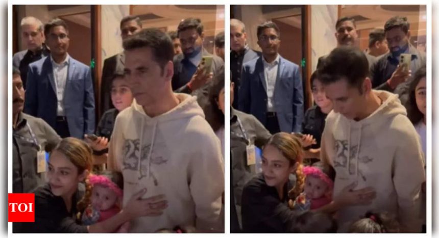 Akshay Kumar gets visibly uncomfortable after a female fan keeps a hand on him while posing for photos; fan says 'People take them for granted' - WATCH video |