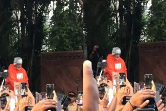 Amitabh Bachchan keeps up with his Sunday tradition of greeting fans outside his residence-WATCH video | Hindi Movie News