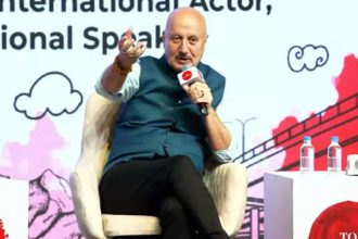 Anupam Kher: TOI Dialogues: Anupam Kher compares Akshay Kumar and Shah Rukh Khan's charm with Brad Pitt and Tom Cruise - 'Can they do 'tujhe dekha to yeh jaana sanam?''