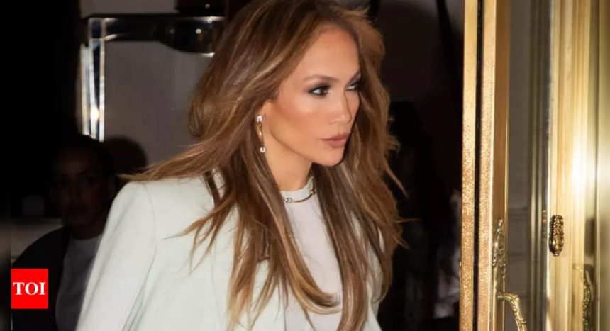 Jennifer Lopez finds joy amidst divorce drama; spotted dancing with daughter at mall |