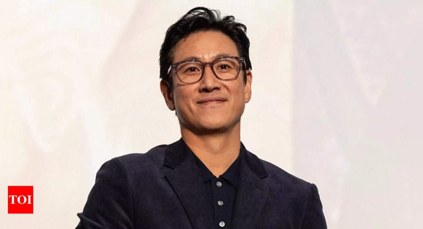 Lee Sun Kyun's Posthumous Lifetime Achievement Award stirs criticism and controversy |