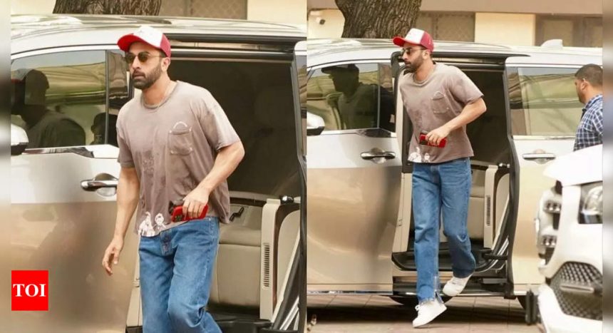 Ranbir Kapoor looks stylish as he visits Sanjay Leela Bhansali’s office amid 'Love and War' buzz | Hindi Movie News