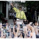 Amitabh Bachchan rocks a neon jacket as he greets his fans on Sunday - Pics |