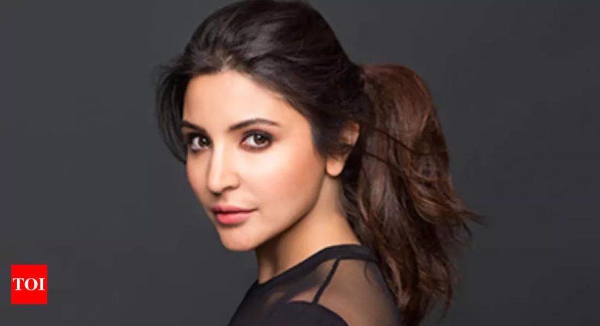 Anushka Sharma cheers for team India in Perth as Yashasvi Jaiswal makes a century |