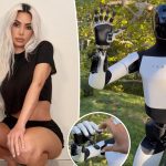 Fans react after single Kim Kardashian hangs out with Tesla robot