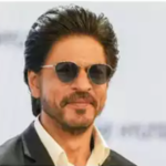 Shah Rukh Khan receives death threat: Police barricades surround Mannat, fans throng the superstar's house: video inside | Hindi Movie News