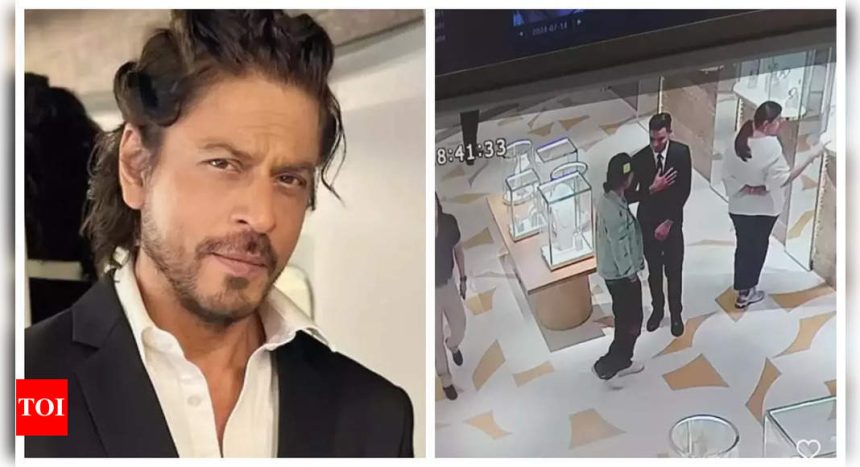 Video of Shah Rukh Khan's sweet encounter with jewellery store staff goes viral; fans REACT |