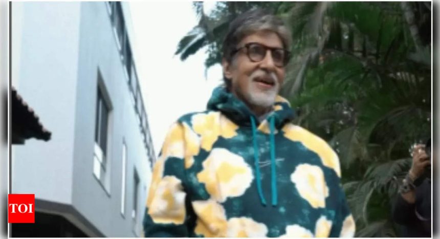 Amitabh Bachchan thanks fans for their love during Sunday greeting ritual; Says, 'This love each Sunday...' | Hindi Movie News