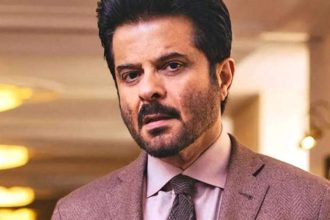 Anil Kapoor celebrates 68th birthday with paparazzi, cuts the cake | Hindi Movie News